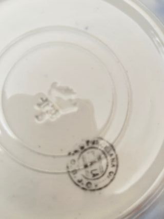 Salsera antigua con plato