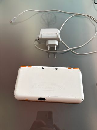 New Nintendo 2DS XL Blanca y Naranja