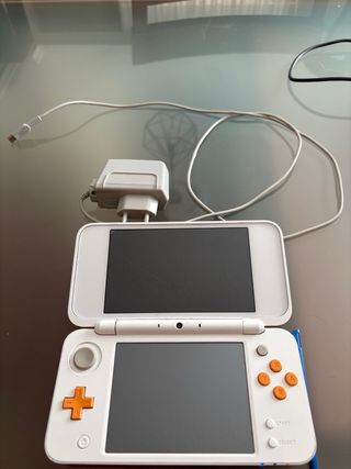 New Nintendo 2DS XL Blanca y Naranja