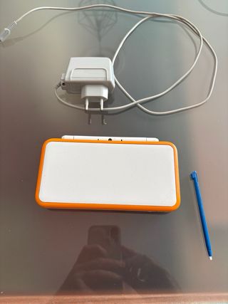 New Nintendo 2DS XL Blanca y Naranja