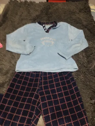 Pijama niño azul y rojo muy gordito. Talla 12/13a