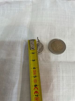 Medalla de plata con imagen religiosa
