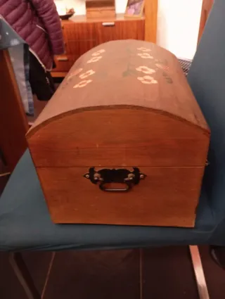 Baúl de madera decorado