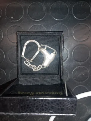 Llavero patín plata