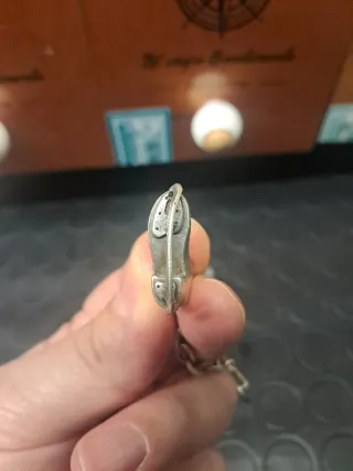 Llavero patín plata