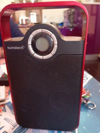 Radio Sunstech Roja y Negra