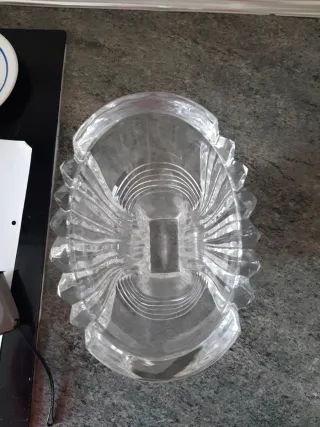 Jarrón de cristal tallado