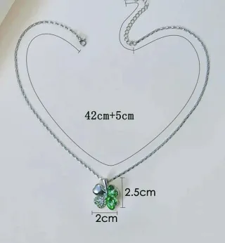 Collar trébol Swarovski verde.