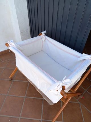 Minicuna rosa tipo moisés