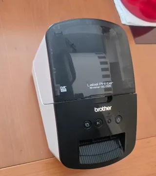 Impresora de etiquetas Brother QL-700