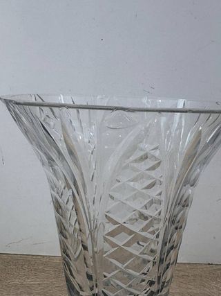 JARRÓN DE CRISTAL TALLADO