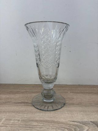 JARRÓN DE CRISTAL TALLADO
