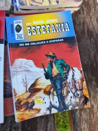 Lote de 27 novelas del oeste Estefania