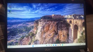 Portátil Acer I1005G1 i3