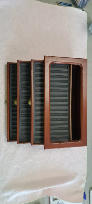 Expositor de madera para plumas y bolígrafos