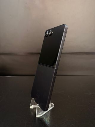 Samsung Galaxy Z Flip7 256GB 12GB RAM – Plegable