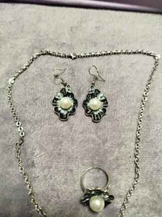 Conjunto de bisutería conchas y perlas