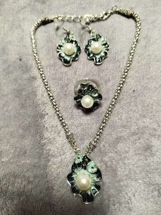 Conjunto de bisutería conchas y perlas