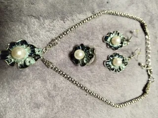 Conjunto de bisutería conchas y perlas