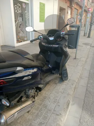 Piaggio 500cc Maxi Scooter Azul/Negro