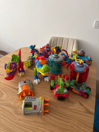 Lote Juguetes Robots y Dinosaurios