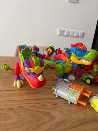 Lote Juguetes Robots y Dinosaurios