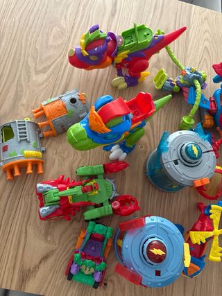 Lote Juguetes Robots y Dinosaurios