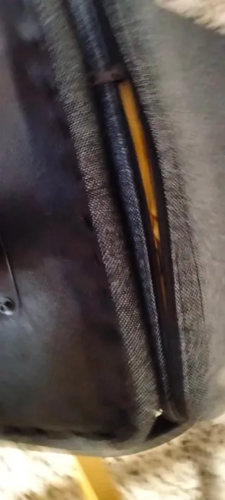 Silla de oficina gris en buen estado