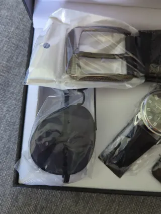 Caja Regalo hombre: gafas, reloj, cinturón, llaver