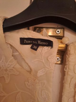 Vestido Pedro del Hierro, relieves florales