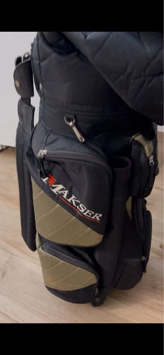 Bolsa palos golf tipo carro en muy buen estado.