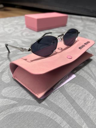 Gafas de sol Miu Miu plateadas y negras