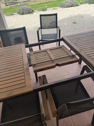 CONJUNTO DE MESA Y SILLAS DE EXTERIOR.