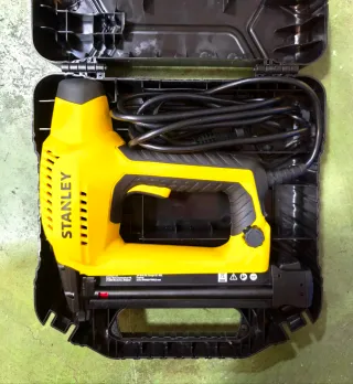 Pistola Clavos Eléctrica Stanley TRE650