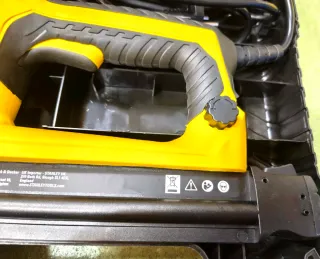 Pistola Clavos Eléctrica Stanley TRE650