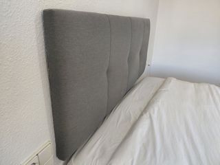 Cabecero de tela gris