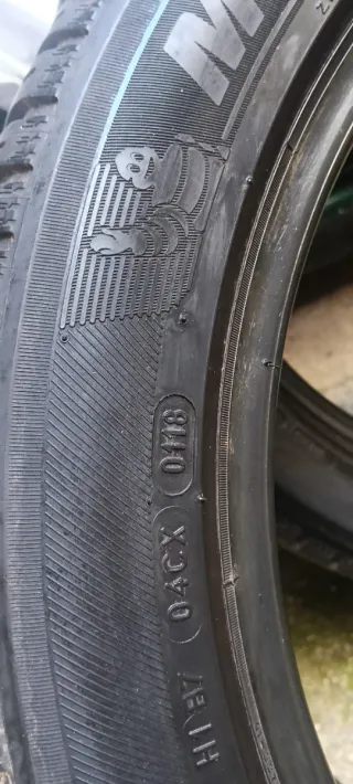 Neumático 245/45R18 100Y