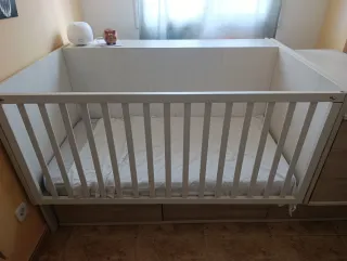 Cuna convertible en buen estado