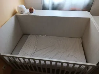 Cuna convertible en buen estado