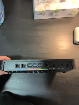 Router y conector fibra óptica