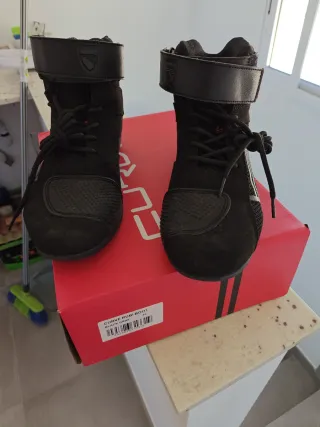 Botas moteros  Marca CURVE.
