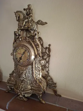 Reloj sobremesa y candelabro bronce