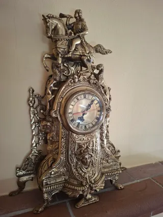 Reloj sobremesa y candelabro bronce