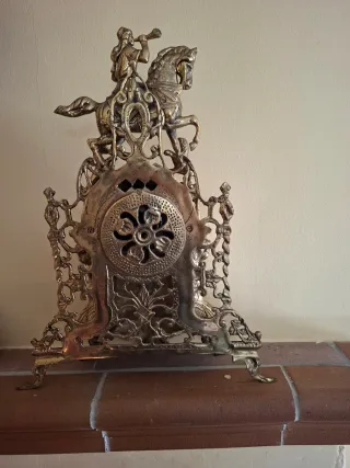 Reloj sobremesa y candelabro bronce