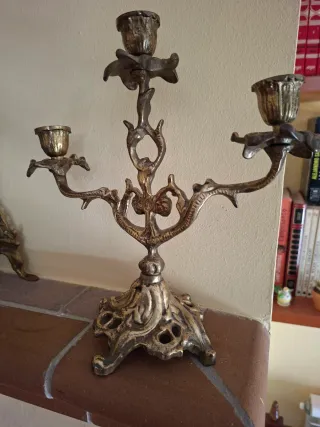 Reloj sobremesa y candelabro bronce