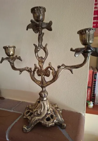 Reloj sobremesa y candelabro bronce