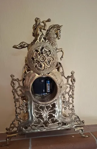 Reloj sobremesa y candelabro bronce