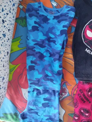Lote Pijamas Talla 5/6 Años +regalo las zapatillas