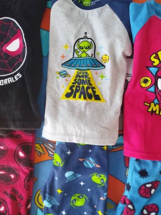 Lote Pijamas Talla 5/6 Años +regalo las zapatillas