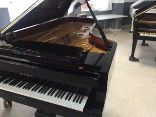 Piano de GRAN Cola Kawai GS100 275cm